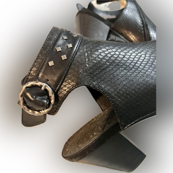 BARETRAPS Reining Peep Toe Sandal Faux Leather Black Shoe Studs Zipper Open Side - Picture 4 of 14